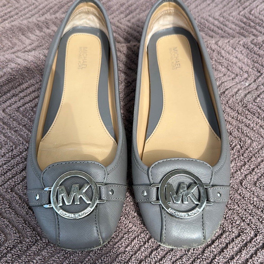 Michael Kors size 8M